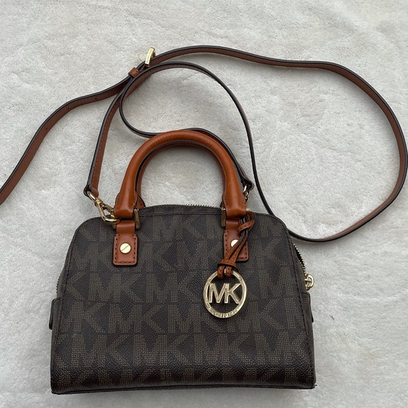 Michael Kors Handbags - Michael Kors pocketbook